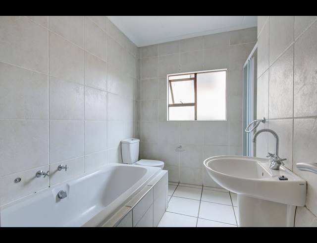 2 BEDROOM PENTHOUSE FOR SALE IN SUNNINGHILL